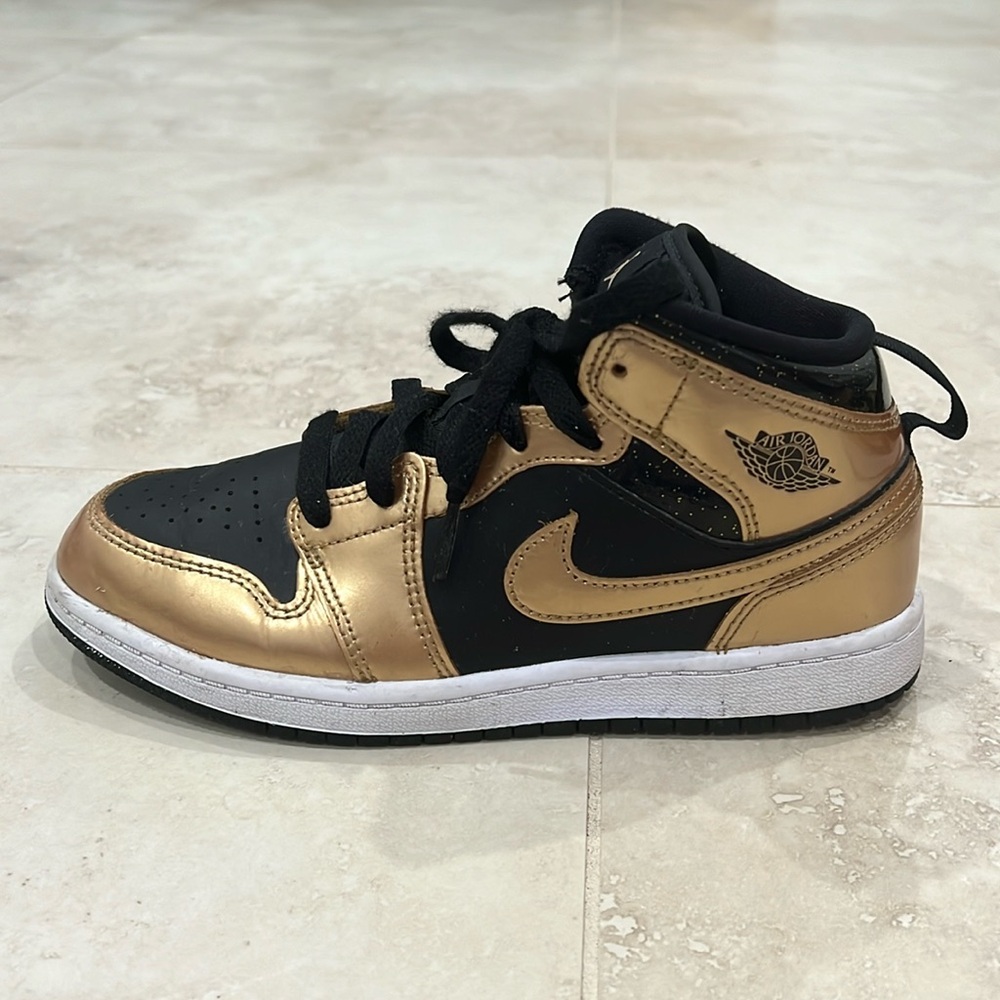Jordan 1 Mid SE